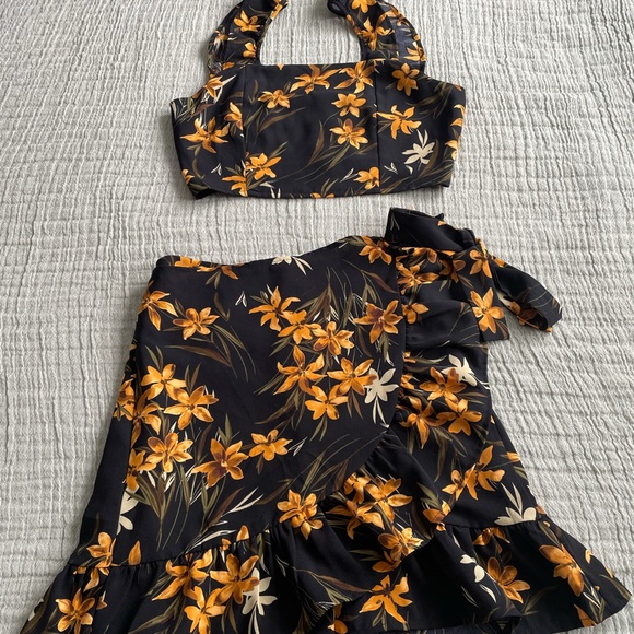 Pink Lily 2 piece crop top and wrap skirt size Small nwot - Picture 1 of 6